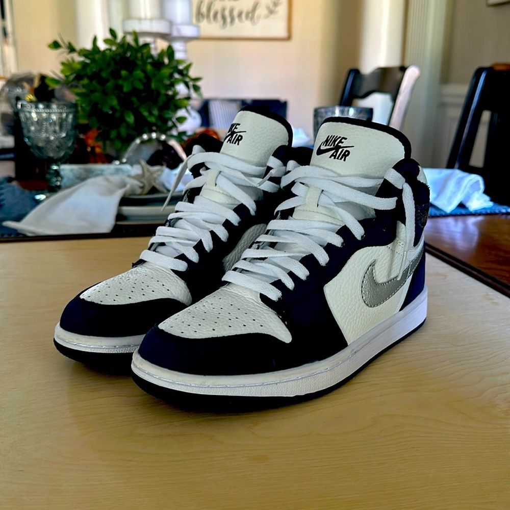 COPY - Pair of navy and white Nike shoes. Excellent condition.